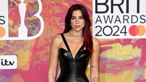 دوا ليبا تقدم جائزة LBD المطلقة في حفل توزيع جوائز Brit لعام 2024