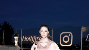في فيلمي Tabi Stilettos وLadylike Erdem، تدور أحداث Hunter Schafer حول البهجة المحرجة