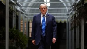 أمرت محكمة بريطانية ترامب بدفع الرسوم القانونية للشركة التي رفع دعوى قضائية ضدها بشأن الملف الروسي المثير للجدل