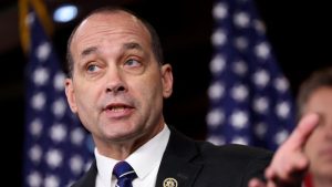 يخطط الجمهوريون الغاضبون للإطاحة بزعيم الحزب الجمهوري اليميني المتشدد في مجلس النواب في الخلاف التمهيدي في فرجينيا