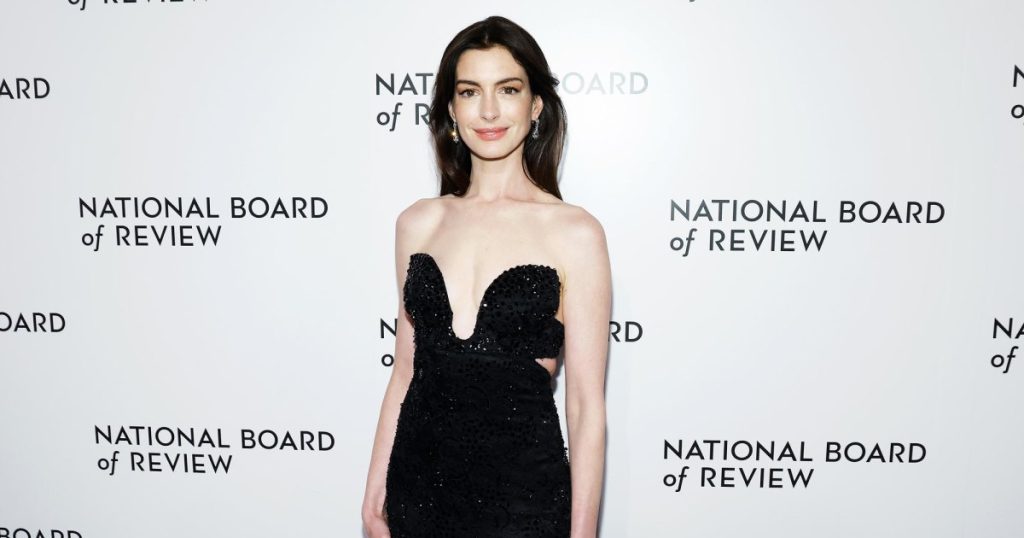 آن هاثاواي تنتقد زيها في فيلم “Devil Wears Prada”: “روعة ما بعد التخرج”
