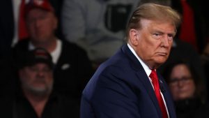 يبدأ وضع الذعر بالنسبة لترامب حيث يواجه الموعد النهائي لسندات ضخمة