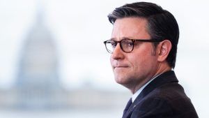 ويريد الديمقراطيون في مجلس النواب من رئيس مجلس النواب جونسون أن يحدد المسار بشأن المساعدات لأوكرانيا قبل الموافقة على إنقاذ منصبه