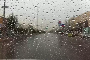 أكثر من 10 مناطق في وجه الخطر!! الأرصاد السعودية تحذر بشدة من طقس اليوم.. احذروا السيول
