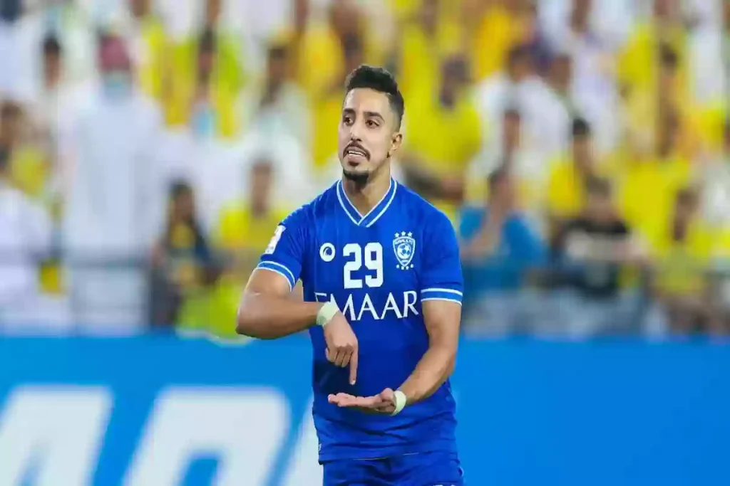 ماذا فعل سالم الدوسري بركبته لكي يرعب جمهور الهلال.. إليك الحقيقة كاملة