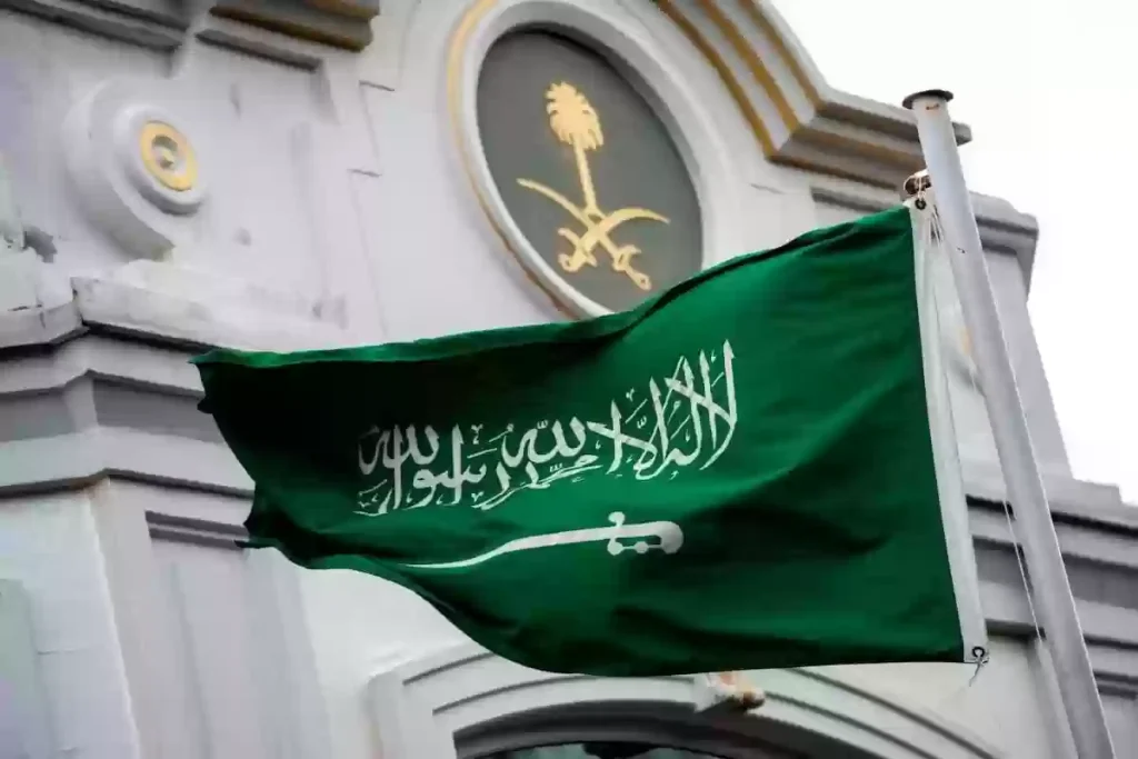 فرنسية تتغزل في الأجواء السعودية… الأمن والأمان في المملكة أفضل من باريس!!