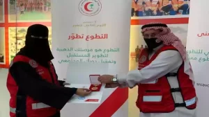 “إذا كنت ترغب في التطوع” أعلن الهلال الأحمر السعودي عن شروط التطوع 2024.. تعرف عليها الآن
