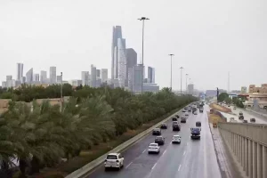 حالة الطقس خلال الساعات القادمة| تقلبات جوية وأمطار رعدية وصواعق وسيول بـ 3 مناطق بالمملكة