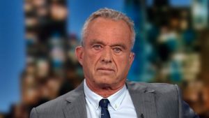 يتفاعل آر إف كيه جونيور مع أفراد عائلته الذين يتحدثون علنًا ضد محاولته الوصول إلى البيت الأبيض