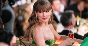 ما وجدته Swifties في مكتبة “قسم الشعراء المعذبين” في تايلور سويفت