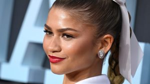 بدأت اللعبة: جمال منافسي Zendaya هو الكمال