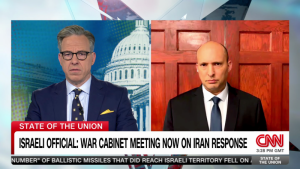 رئيس الوزراء الإسرائيلي الأسبق يدعو إلى رد “حاسم” على الهجمات الإيرانية