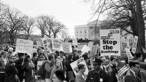 وقد يكون بايدن أول رئيس ديمقراطي منذ حقبة فيتنام يواجه هذه المشكلة