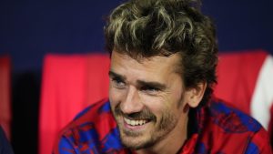 “موهوب تقنيًا” – يشرح جوليان لورينز سبب كون أنطوان جريزمان “المستهان به” مفتاحًا لأتلتيكو مدريد