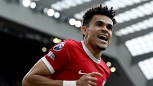 باريس سان جيرمان وبرشلونة يطاردان دياز بقيمة 75 مليون جنيه إسترليني