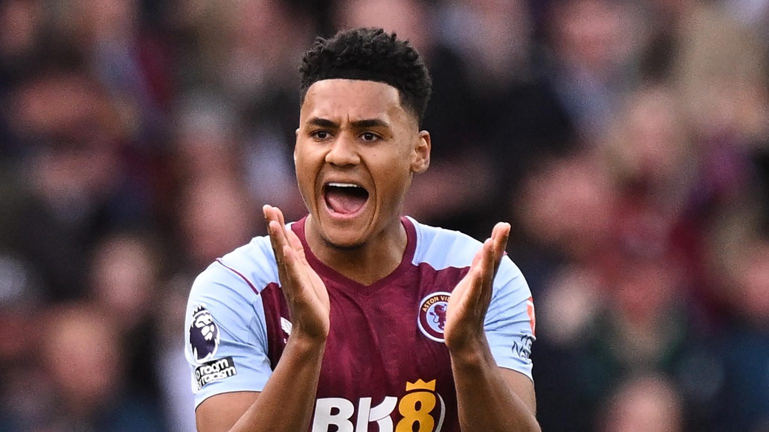 كيفية مشاهدة مباراة أستون فيلا ضد تشيلسي في الدوري الإنجليزي الممتاز على قناة TNT Sports وdiscovery+ والبث المباشر والتلفزيون