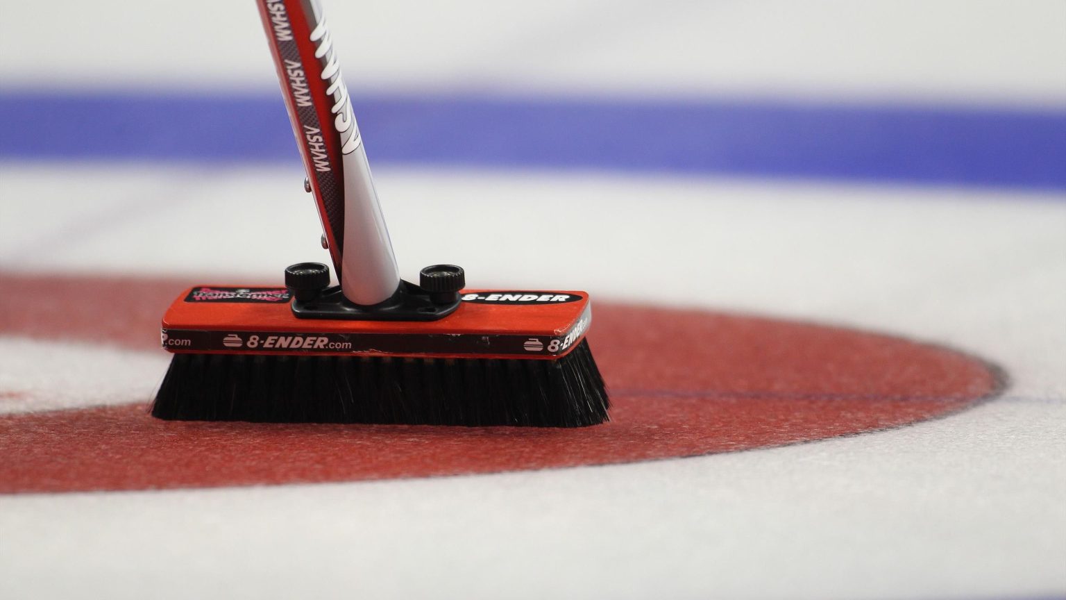 يتأهل فريق كندا وفريق السويد إلى نهائي بطولة العالم للكيرلنج 2024 للرجال