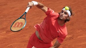 ستيفانوس تسيتسيباس يصل إلى الدور الثاني في مونت كارلو بعد اعتزال لاسلو دييري – “لم أتوقع مثل هذه النهاية”