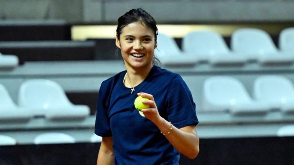 رحبت إيما رادوكانو بعودة فريق بريطانيا العظمى “بأذرع مفتوحة” وتقول كاتي بولتر – “لقد افتقدناها”