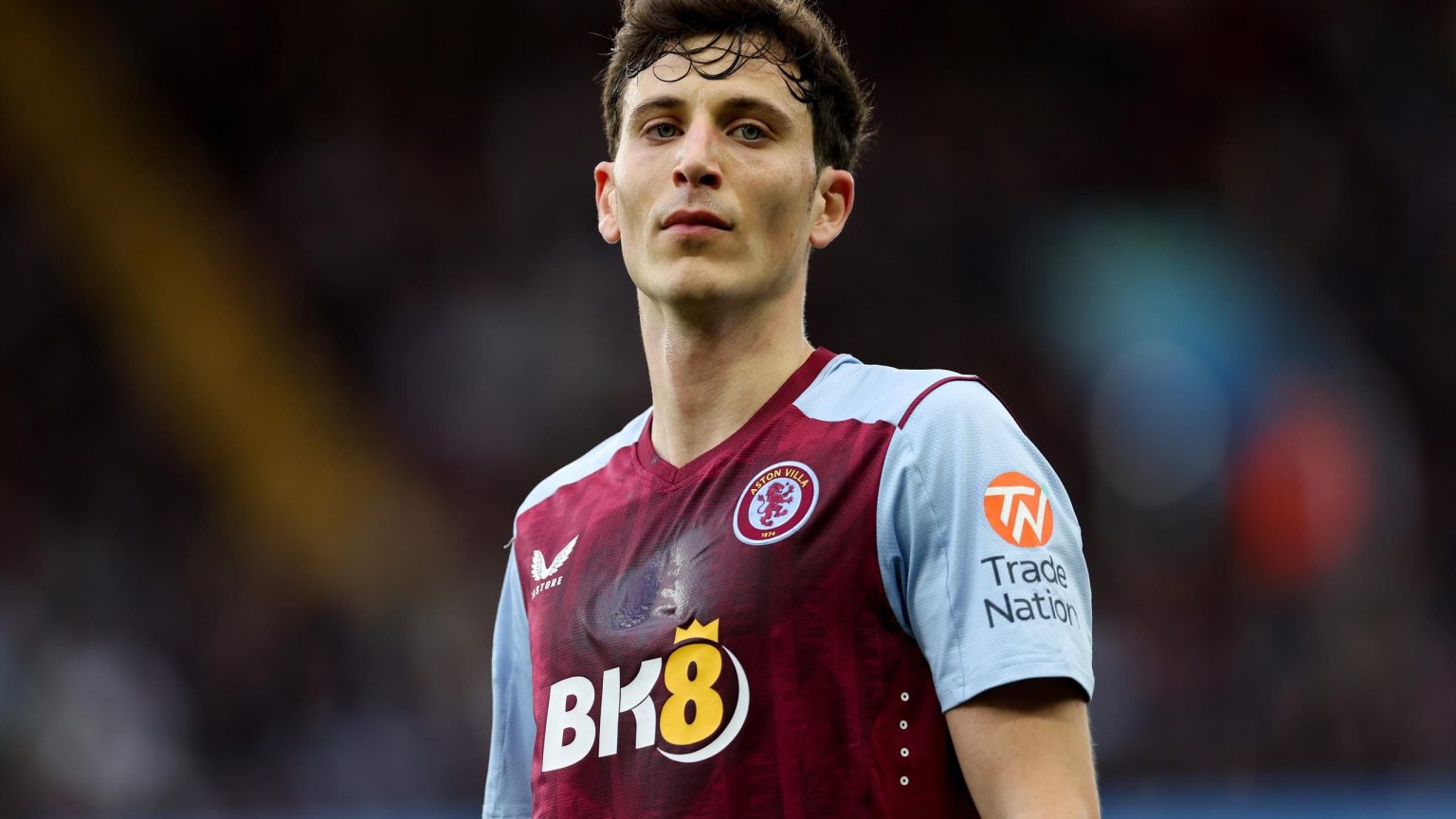 حصريًا لباو توريس: يقول مدافع أستون فيلا إنه “بحاجة” إلى لم شمله مع أوناي إيمري