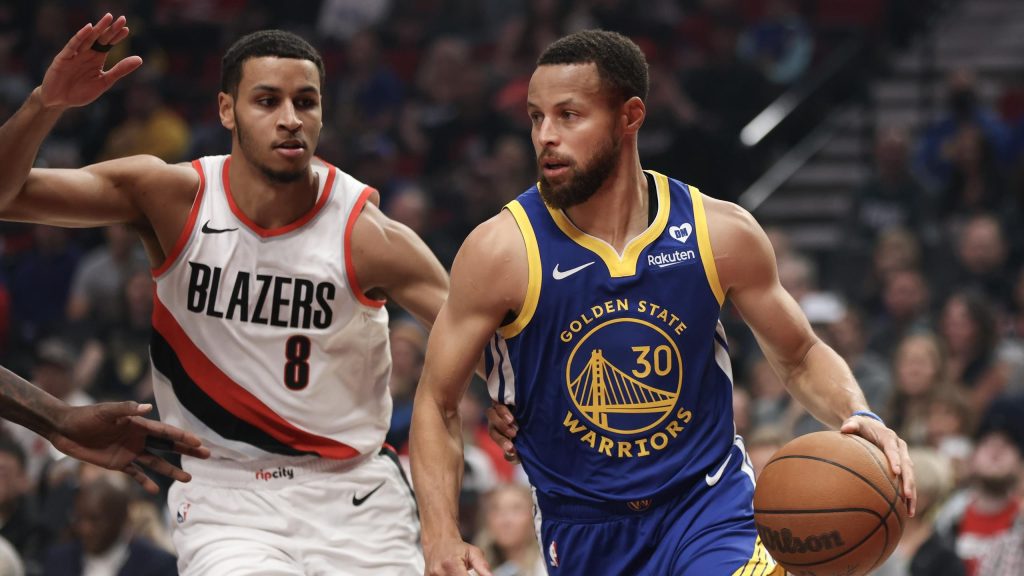 تخطى جولدن ستيت واريورز لوس أنجلوس ليكرز في الترتيب بعد فوزه على بورتلاند تريل بليزرز