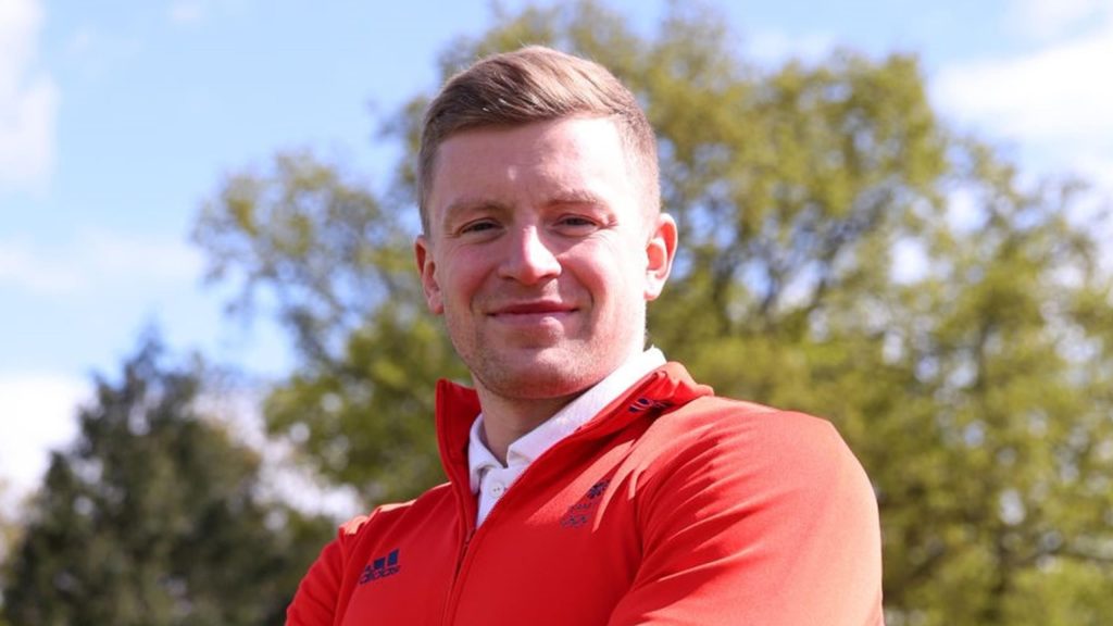 آدم بيتي يحصل على الميدالية الذهبية الثالثة على التوالي بصفته فريق السباحة لفريق بريطانيا العظمى في دورة الألعاب الأولمبية في باريس