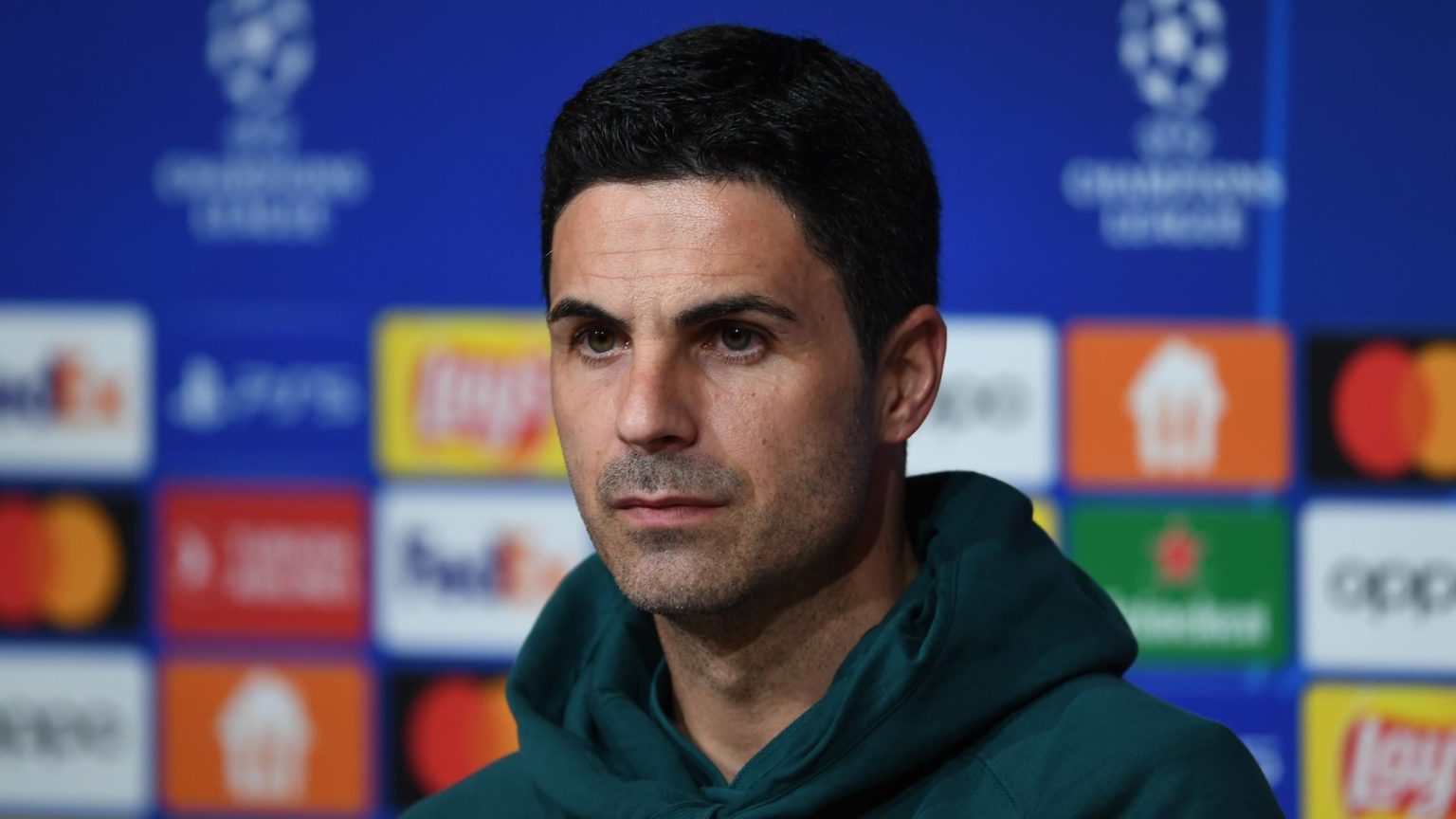 يشعر ريو فرديناند بالقلق على موسم أرسنال إذا فاز بايرن ميونيخ بمباراة “ضخمة” في دوري أبطال أوروبا