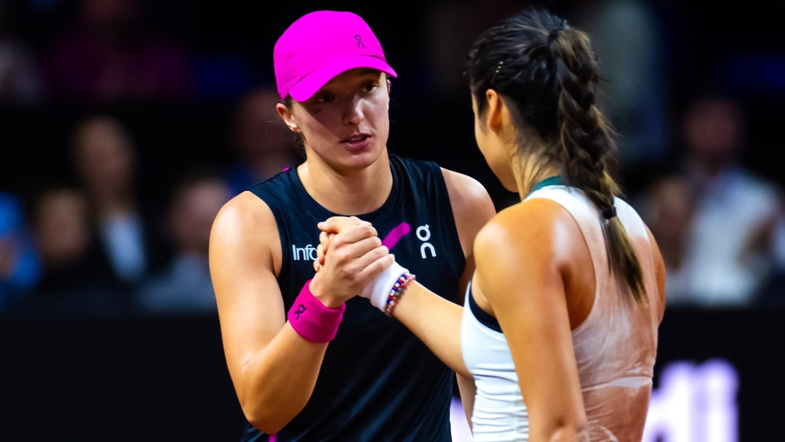 تقول إيما رادوكانو “لديها اللعبة” إيجا سوياتيك بعد إنهاء مسيرتها في شتوتغارت، أرينا سابالينكا مذهولة