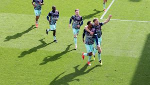 الدوري الإنجليزي الممتاز: يواني ويسا في الثنائية بينما يسحق برينتفورد لوتون، ويسجل بيرنلي أربعة أهداف في مرمى شيفيلد يونايتد