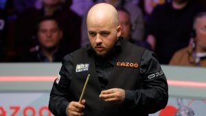 يشرح خبير يوروسبورت آلان ماكمانوس خروج لوكا بريسيل المفاجئ من بطولة العالم – “ربما كان مثقلًا بذلك”