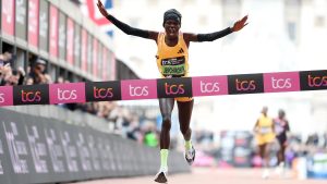 ماراثون لندن 2024: البطل الأولمبي بيريس جيبشيرشير يحطم الرقم القياسي للسيدات