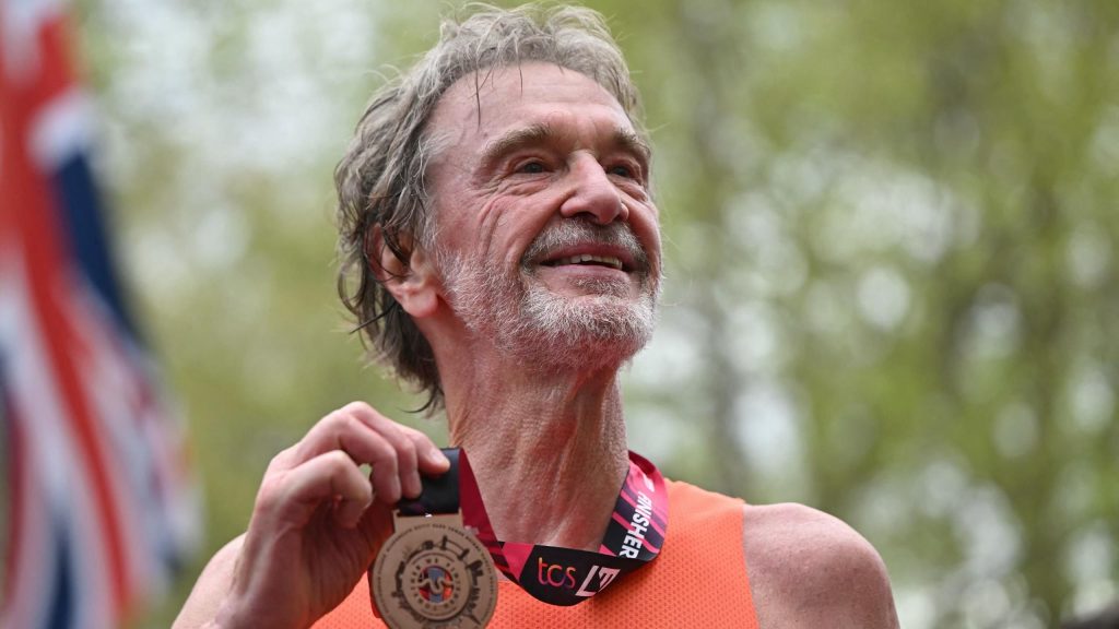 “إنه ليس مفتاح إضاءة” – راتكليف يحث مشجعي مانشستر يونايتد على التحلي بالصبر عند إعادة البناء