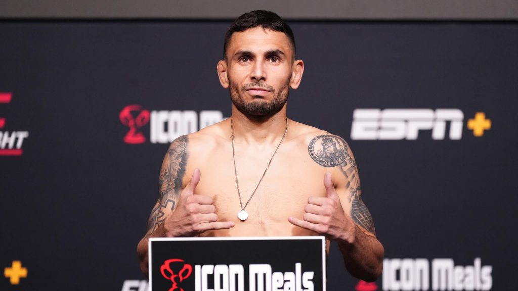 “اثنان من الأفضل في القسم” – بيريز يتوقع “حرب 25 دقيقة” ضد نيكولاو