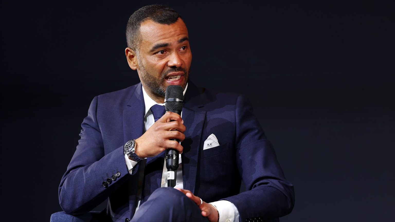 حصرياً لآشلي كول: اللعب في أرسنال كان “يعيش الحلم”، وكنت “أكثر غضباً” في تشيلسي