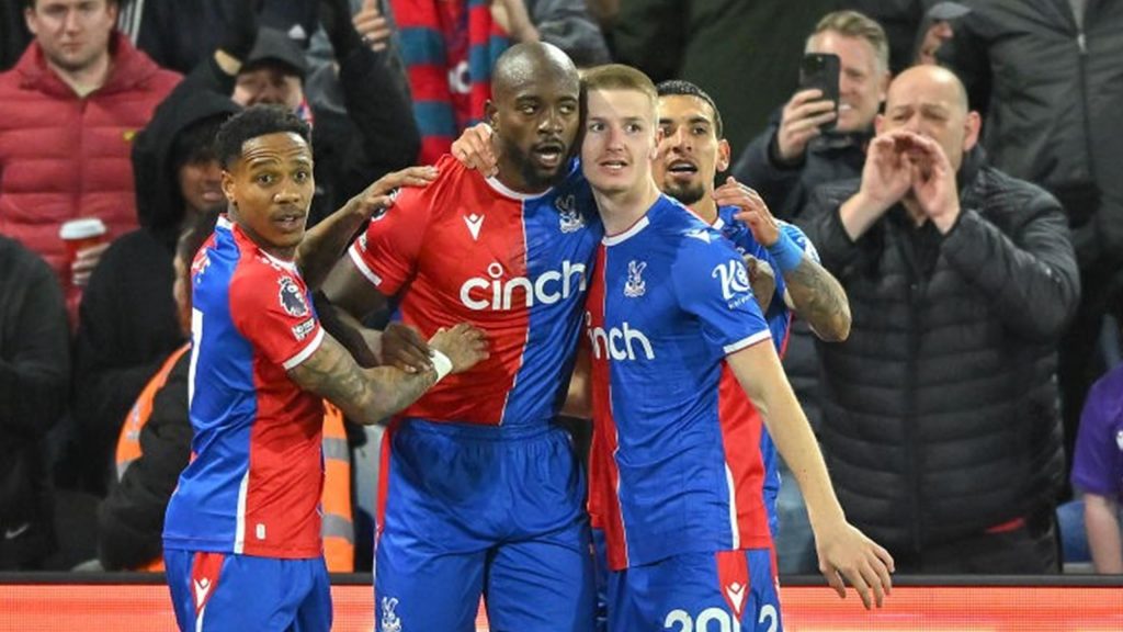 جولة الدوري الإنجليزي الممتاز: هدف جان فيليب ماتيتا يقود كريستال بالاس إلى التغلب على نيوكاسل بينما فاز بورنموث المكون من 10 لاعبين على ولفرهامبتون