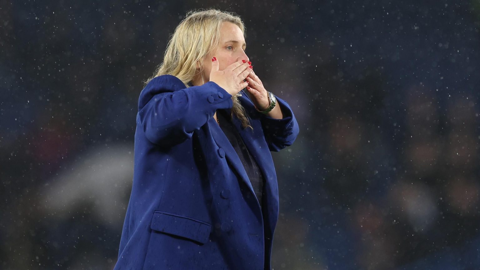 مدربة تشيلسي إيما هايز تنتقد الحكم بعد الهزيمة في نصف نهائي دوري أبطال أوروبا للسيدات أمام برشلونة