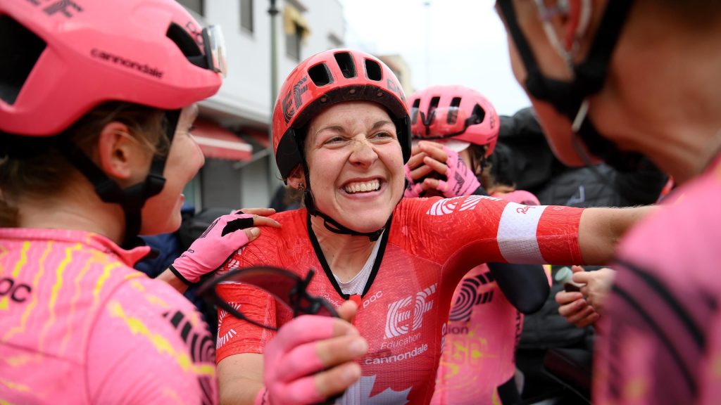 La Vuelta Femenina: أليسون جاكسون تفوز بالمرحلة الثانية، وماريان فوس وليزي ديجنان وقعوا في حوادث متأخرة