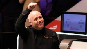 جون هيغينز يتغلب على مارك ألين في ملحمة دور الـ16 في بطولة العالم، ويتغلب ستيوارت بينغهام على جاك ليسوفسكي