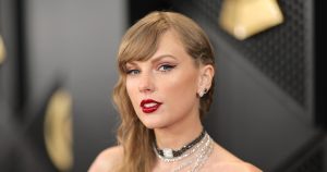تاريخ أغنية “Lover” لتايلور سويفت: من أغنية Go-To Wedding إلى أغنية حول “Red Flags”