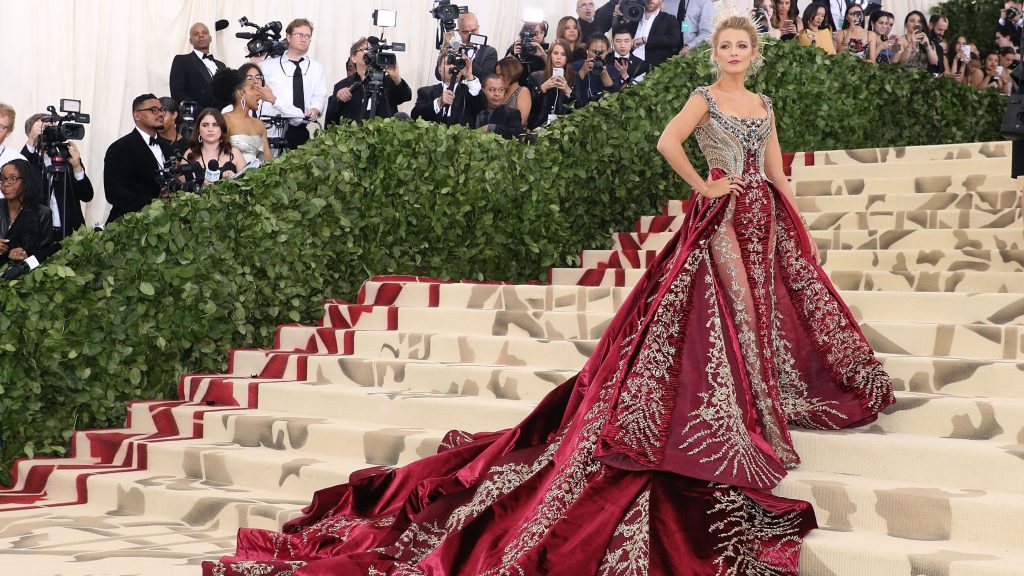 أفضل إطلالات بليك ليفلي في حفل Met Gala على مر السنين
