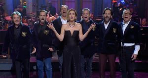 كريستين ويج تحصل على سترة SNL Five-Timers Club من رايان جوسلينج ومات ديمون والمزيد من غير الأعضاء