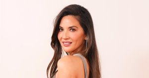 أوليفيا مون تكشف كيف تغطي ندوب استئصال الثدي المزدوجة: “يمكنني إخفاءها عندما أريد”