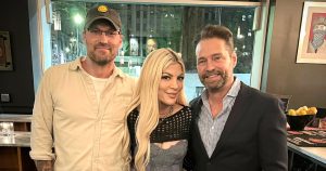توري سبيلينج تجتمع مجددًا مع نجمي فيلم 90210 بريان أوستن جرين وجيسون بريستلي في فيلم Donna Sandwich