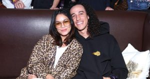 الحامل فانيسا هادجنز تشعر بدعم زوجها كول تاكر: “لم يترك جانبها” (حصريًا)