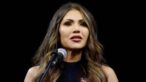 “هذا مريض”: يتفاعل المحلل مع مشاركة ترامب نائب الرئيس للحكاية في الكتاب