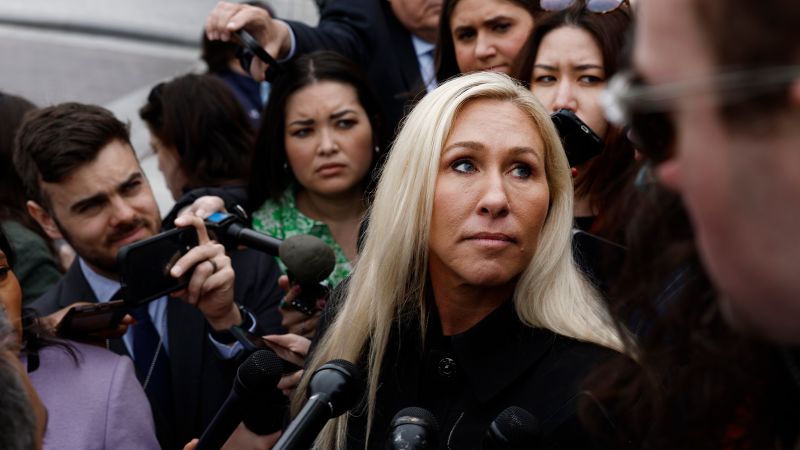 غرين يبقي على حملته للإطاحة بجونسون ويحذر من الدفع الجديد لمساعدة أوكرانيا