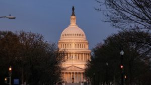 الديمقراطيون يبنون ميزة مالية في المعركة من أجل مجلس النواب