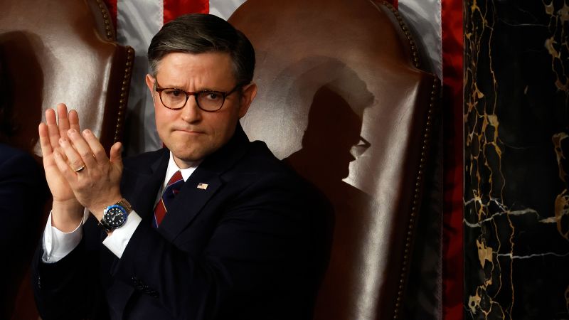 كيف ساعد رئيس مجلس النواب جونسون محاولات ترامب لإلغاء انتخابات 2020