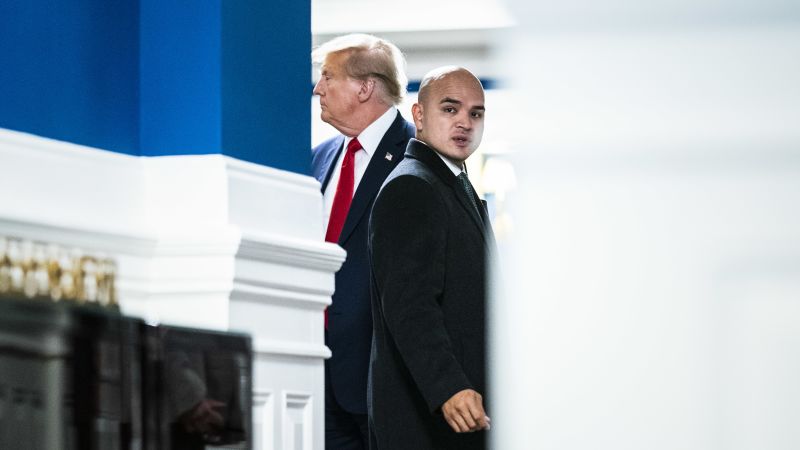 يكشف نص مقابلة مكتب التحقيقات الفيدرالي كيف وصف مساعد ترامب الصناديق في مارالاغو للمحققين