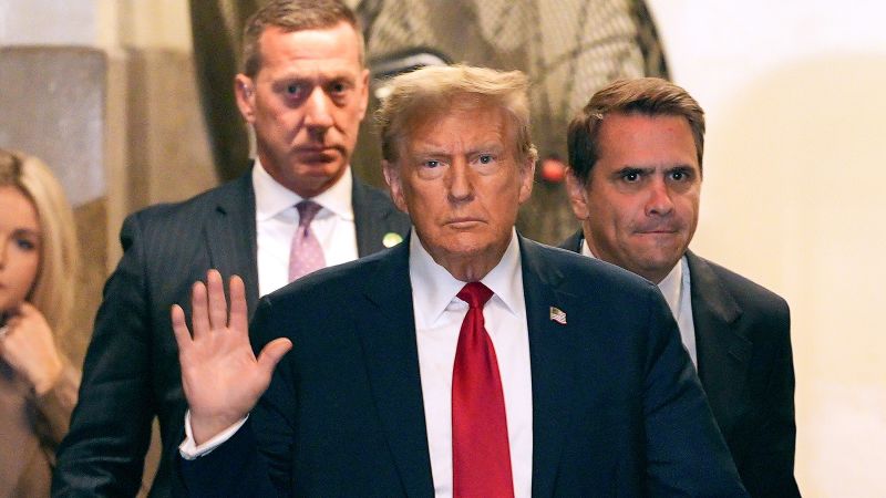 كيف تشرح المواجهة المتعلقة بأمر حظر النشر كل شيء عن ترامب